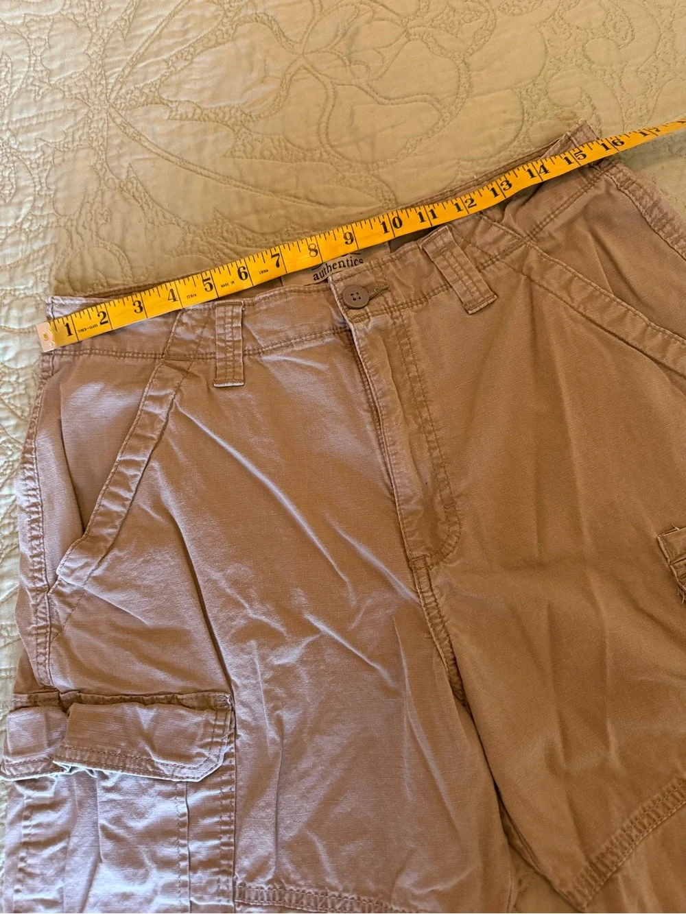 *Sold* Wrangler Authentics Men’s Khaki Cargo Shorts 32 Utility Y2K Gorpcore